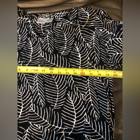 The Legendary Zamboanga || Black & White Fossil Leaf Print Blouse - Picture 9 of 10